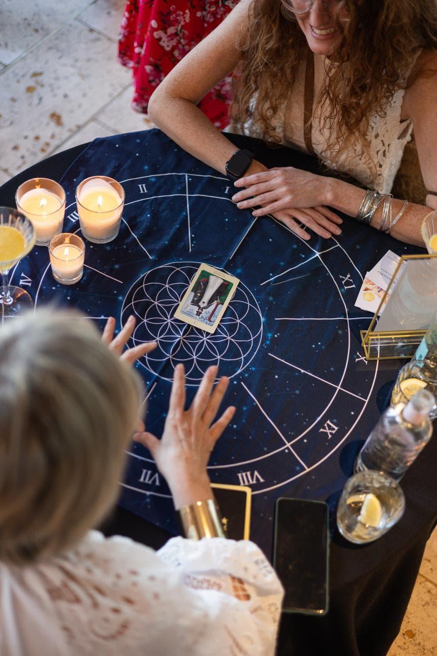 Tarot y experiencia mística en la azotea de Almanac