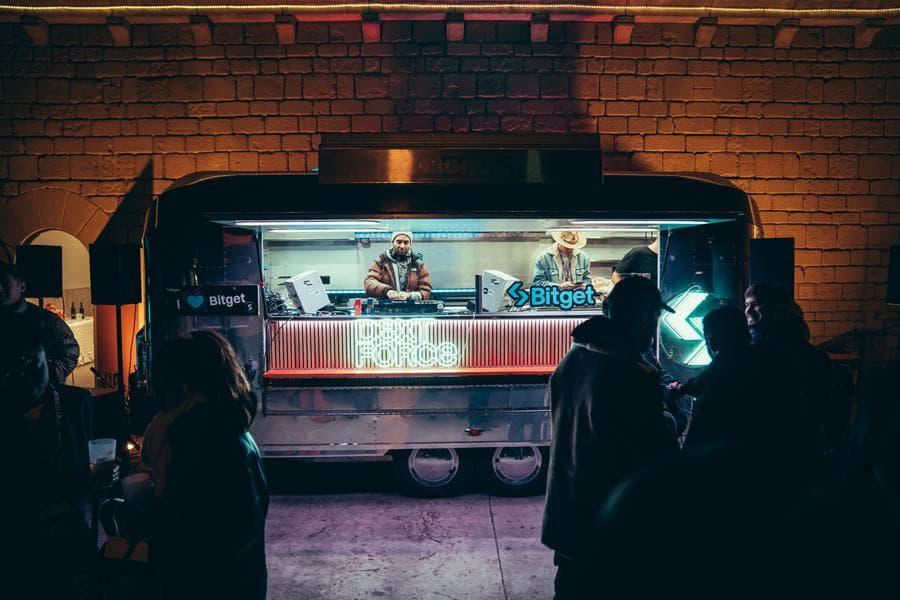 Food truck con DJs en Dext Force Festival